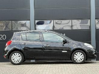 Renault Clio 1.5 DCI Authentique picture 3