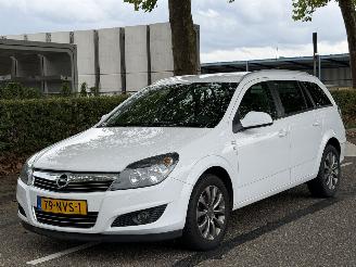 Unfallwagen Opel Astra STATION WAGON 1.6 111 years Edition 2010/11