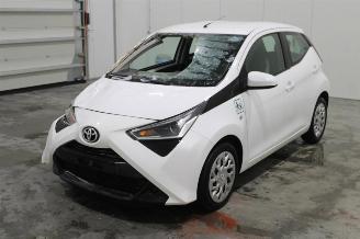 Salvage car Toyota Aygo  2021/8