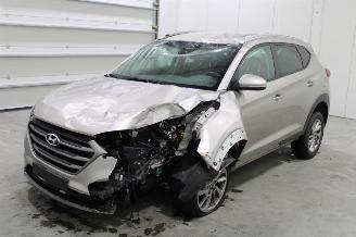 Salvage car Hyundai Tucson  2018/3