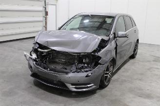 skadebil auto Mercedes B-klasse B 180 2011/11