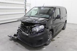 Damaged car Peugeot Partner  2023/10