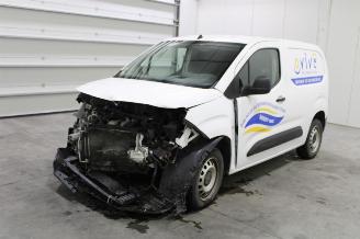 Damaged car Peugeot Partner  2022/9