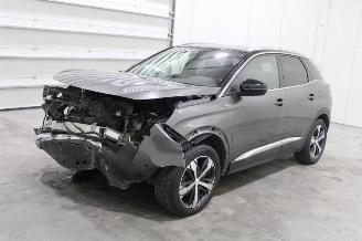 Damaged car Peugeot 3008  2018/6