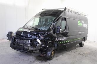krockskadad bil auto Peugeot Boxer  2023/11