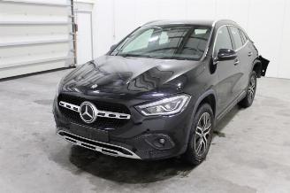 damaged passenger cars Mercedes GLA 200 2021/4