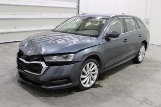 damaged passenger cars Skoda Octavia  2021/3