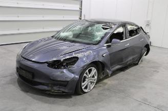 damaged passenger cars Tesla Model 3  2020/8