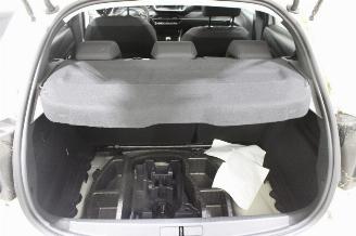 Peugeot 208  picture 16