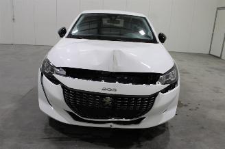 Peugeot 208  picture 7