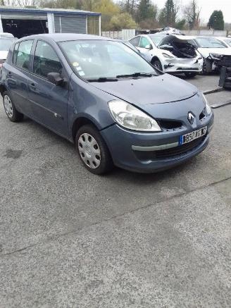 Renault Clio  picture 2
