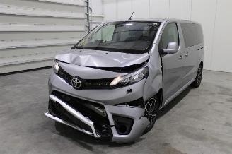 damaged passenger cars Toyota ProAce  2022/1