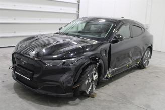 damaged passenger cars Ford Mustang Mach-e  2024/7