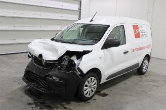 Damaged car Renault Express  2023/2