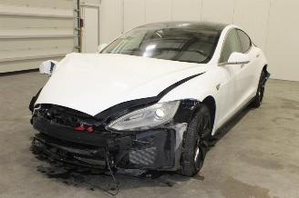 krockskadad bil auto Tesla Model S  2015/4