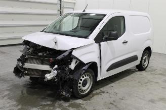 Vrakbiler auto Peugeot Partner  2024/2