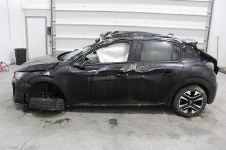 Peugeot 208  picture 7