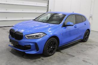 skadebil auto BMW 1-serie 118 2019/12