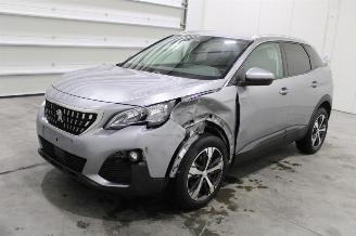 damaged passenger cars Peugeot 3008  2018/1