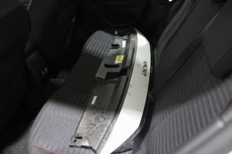 Peugeot 208  picture 21