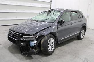 damaged passenger cars Volkswagen Tiguan  2023/1