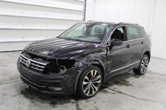 damaged passenger cars Volkswagen Tiguan  2020/2