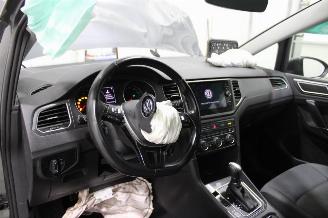 Volkswagen Golf  picture 9