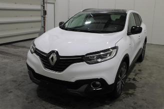 damaged passenger cars Renault Kadjar  2018/2