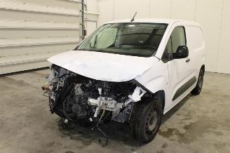 damaged passenger cars Toyota ProAce CITY 2024/6
