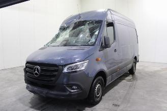 krockskadad bil auto Mercedes Sprinter 2024/8