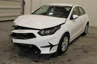 krockskadad bil auto Kia Cee d cee'd 2024/9