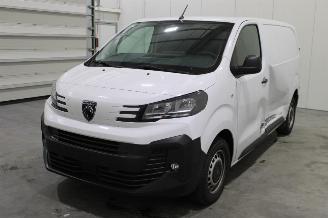 krockskadad bil auto Peugeot Expert 2025/3