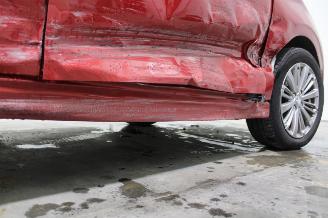 Peugeot 208  picture 7