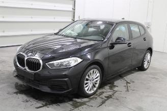 damaged passenger cars BMW 1-serie 118 2020/6