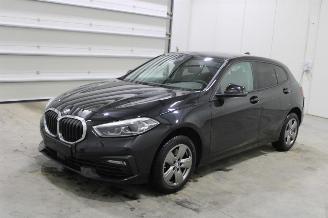 skadebil auto BMW 1-serie 118 2023/2