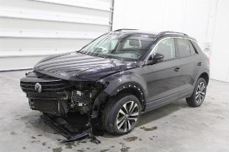 damaged passenger cars Volkswagen T-Roc  2021/5