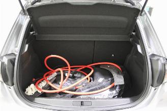 Peugeot e-208  picture 16