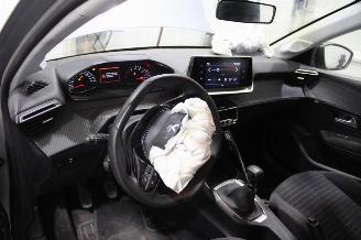 Peugeot 208  picture 9
