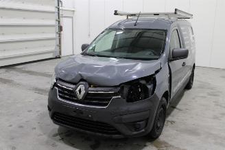 krockskadad bil auto Renault Express  2023/5