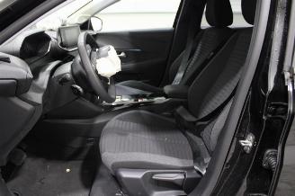 Peugeot 208  picture 11