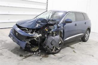 damaged passenger cars Peugeot 5008  2021/6