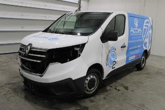 damaged passenger cars Renault Trafic  2023/10