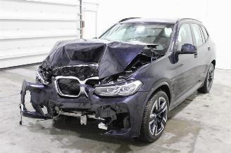 krockskadad bil auto BMW iX3  2025/2