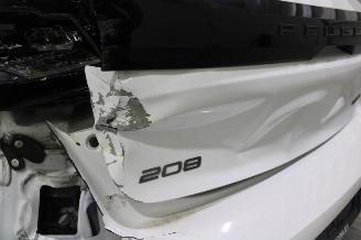 Peugeot 208  picture 11