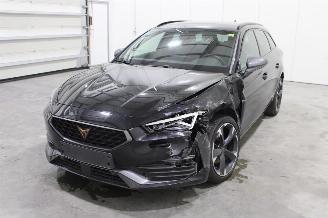 krockskadad bil auto Cupra Leon  2023/4