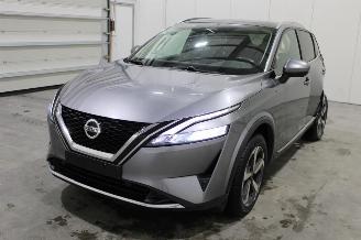 damaged passenger cars Nissan Qashqai  2022/1