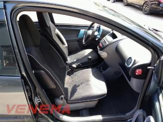 Peugeot 107 107, Hatchback, 2005 / 2014 1.0 12V picture 10