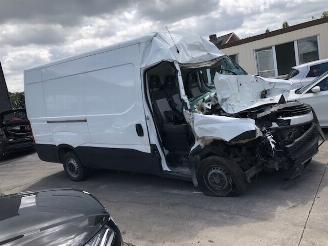 Salvage car Iveco Daily 3000CC - 132KW - DIESEL - EURO6B 2016/12