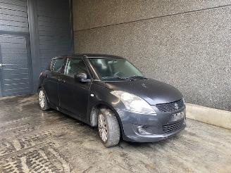 Coche siniestrado Suzuki Swift Swift (ZA/ZC/ZD) Hatchback 2010 / 2017 1.2 16V Hatchback  Benzine 1.242cc 69kW FWD 2013/5
