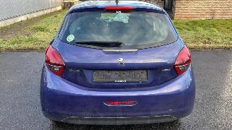 Peugeot 208  picture 7
